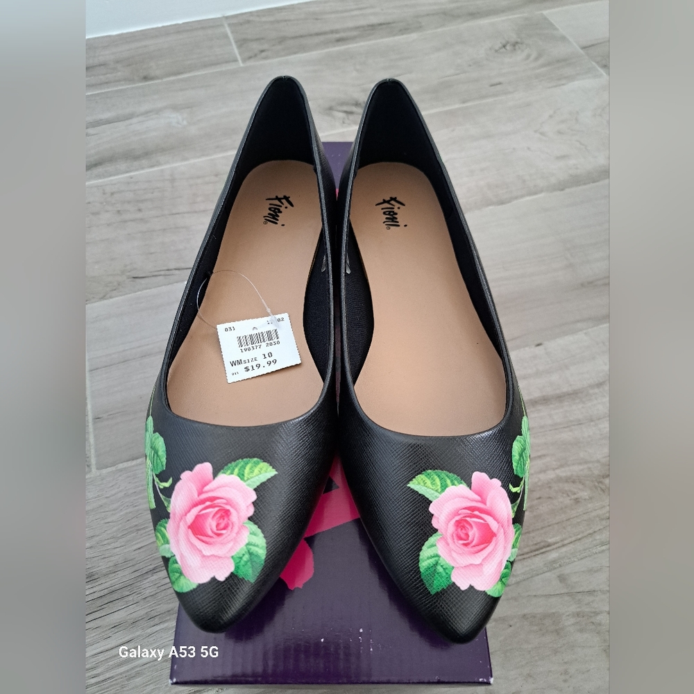 Women's Flats Size 10